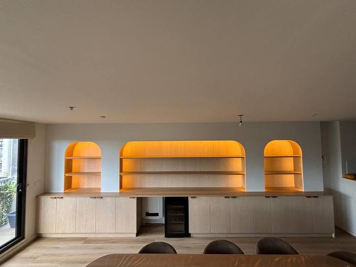 Timber-toned kitchen with amber feature shelving